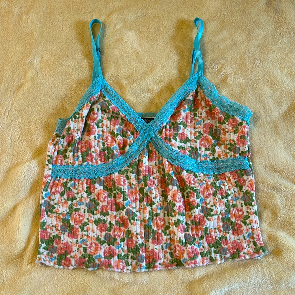 Flowery lace tank top